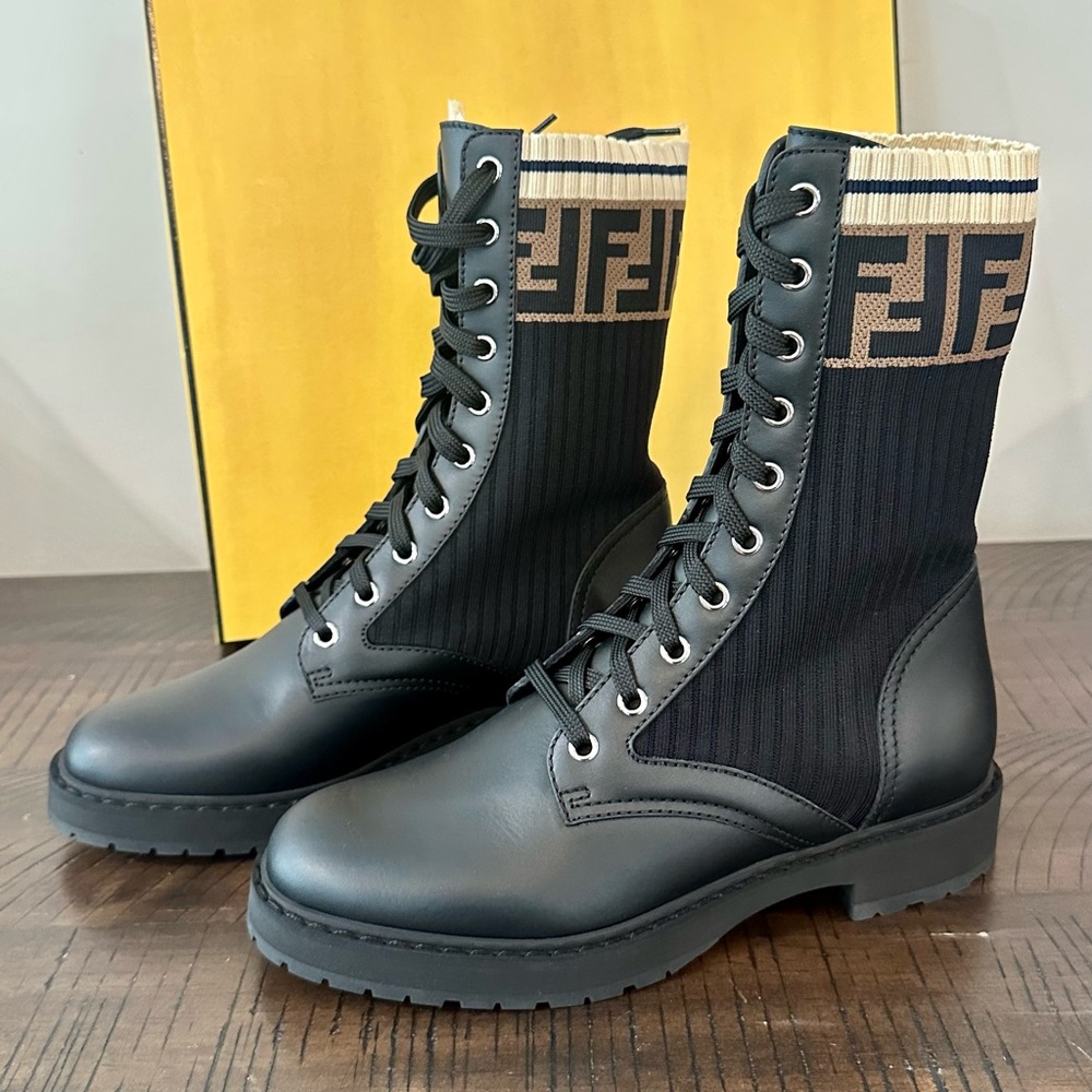 FENDI Rockoko NWT
Black leather biker boots with stretch fabric
